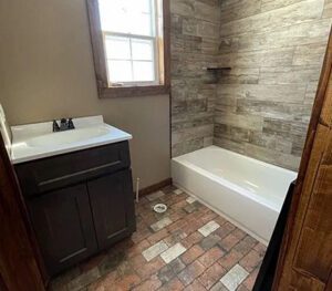 A bathroom with a sink, toilet and bathtub.